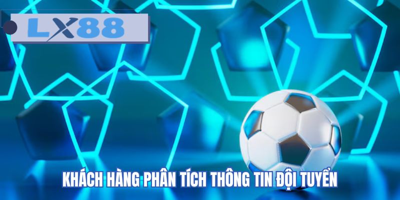 Khách hàng phân tích thông tin đội tuyển